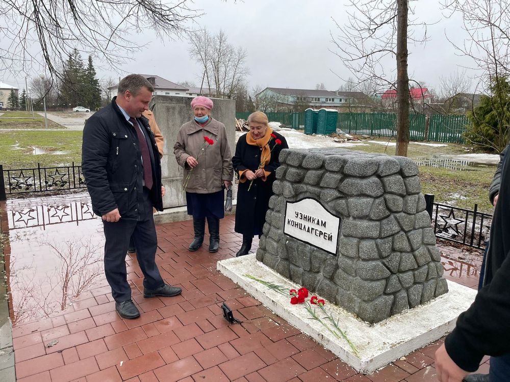 В п.Ферзиково почтили память узников фашистских концлагерей.