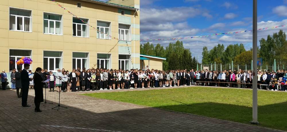 В школах Ферзиковского района прошли торжественные линейки, где для выпускников прозвенел «Последний звонок».