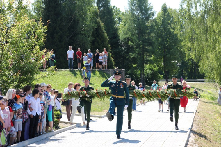 Калужские энергетики обеспечили электроснабжение мероприятий в День Памяти и Скорби. Калужские энергетики обеспечили электроснабжение мероприятий в День Памяти и Скорби.